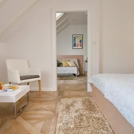 & Ivusic בית הארחה 3*